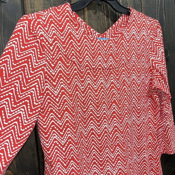 J. McLaughlin Top M Pink White Zig Zag Catalina Cloth 3/4 Blouse Relaxed Chevron - Picture 2 of 9